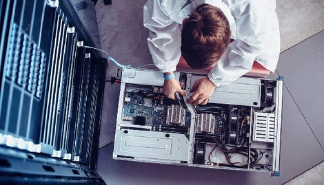 Чернышевский: «К 2024 году в России в два раза вырастет уровень внедрения ИИ». Менять под них серверы пора уже сейчас.